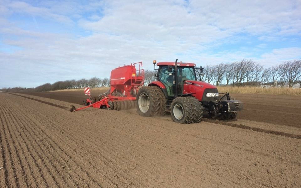 Møllegaardens markservice med Såmaskine ved Løgstør