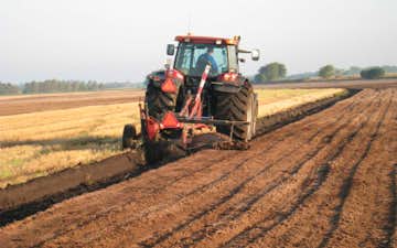 Mosegaarden aps med Plov ved Ejstrupholm