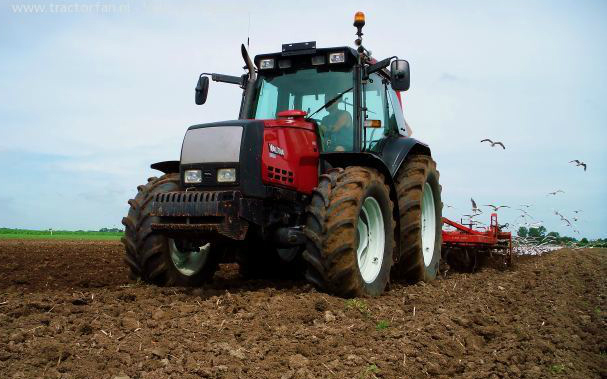 Galten overgaard aps med Traktor 101-200 hk ved Galten