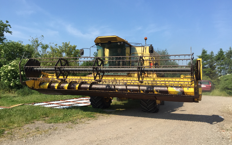 Lund agro med Mejetærskning ved Regstrup