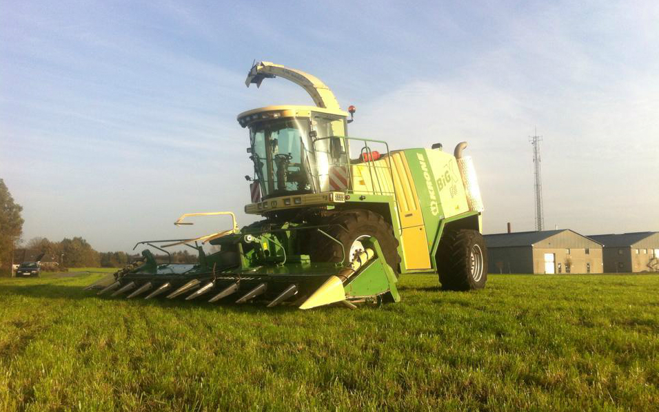 Nørre åby maskinstation / jr agro & entrp aps med Finsnitter ved Nørre Aaby